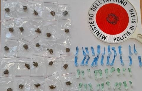 Siracusa, nascondeva droga all’interno di una colombaia: arrestato 42