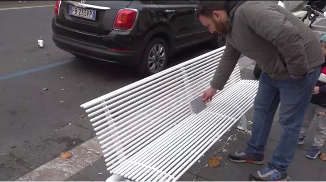 Catania: Installata in Corso Italia una panchina bianca per le vittime della strada