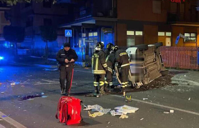 Si ribalta un’auto alle porte di Roma, morti 5 giovani