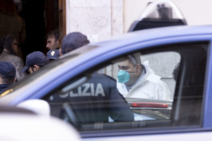 Donna uccisa dal suo ex dopo lite a Roma  – Spari davanti a un ristorante