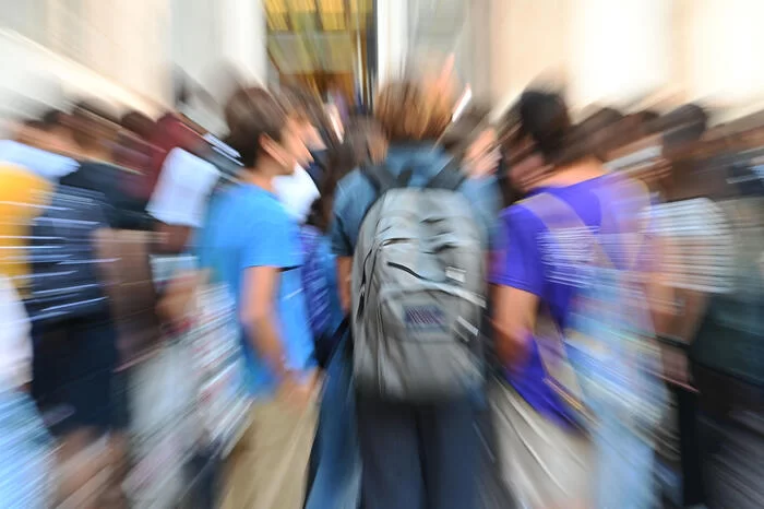 Bambini coinvolti in esercitazioni con forze dell’ordine. La protesta dei docenti Cobas Scuola Siracusa: “Pedagogia o militarizzazione?”