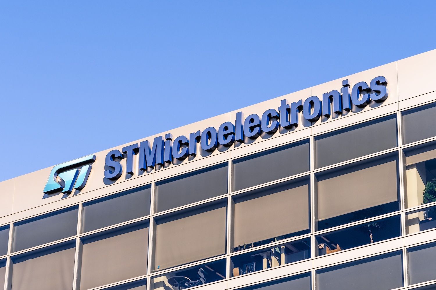 Nuovi investimenti all’STMicroelectronics
