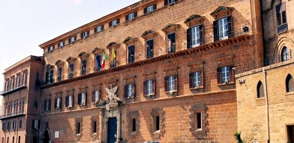 ARS: Cateno De Luca ” Si proceda con norma abrogativa in finanziaria sull’ adeguamento indennità parlamentari siciliani”