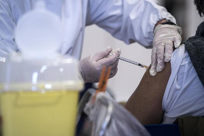 Covid, rapporto Iss – Tra no vax mortalità più alta Germania sconsiglia la Cina