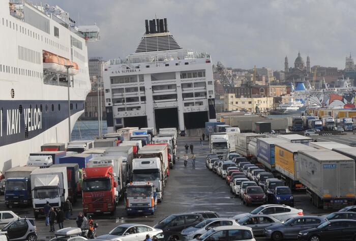 Fiamme in nave Gnv, nel 2009 altro incendio sulla Superba nel porto di Genova, tante analogie
