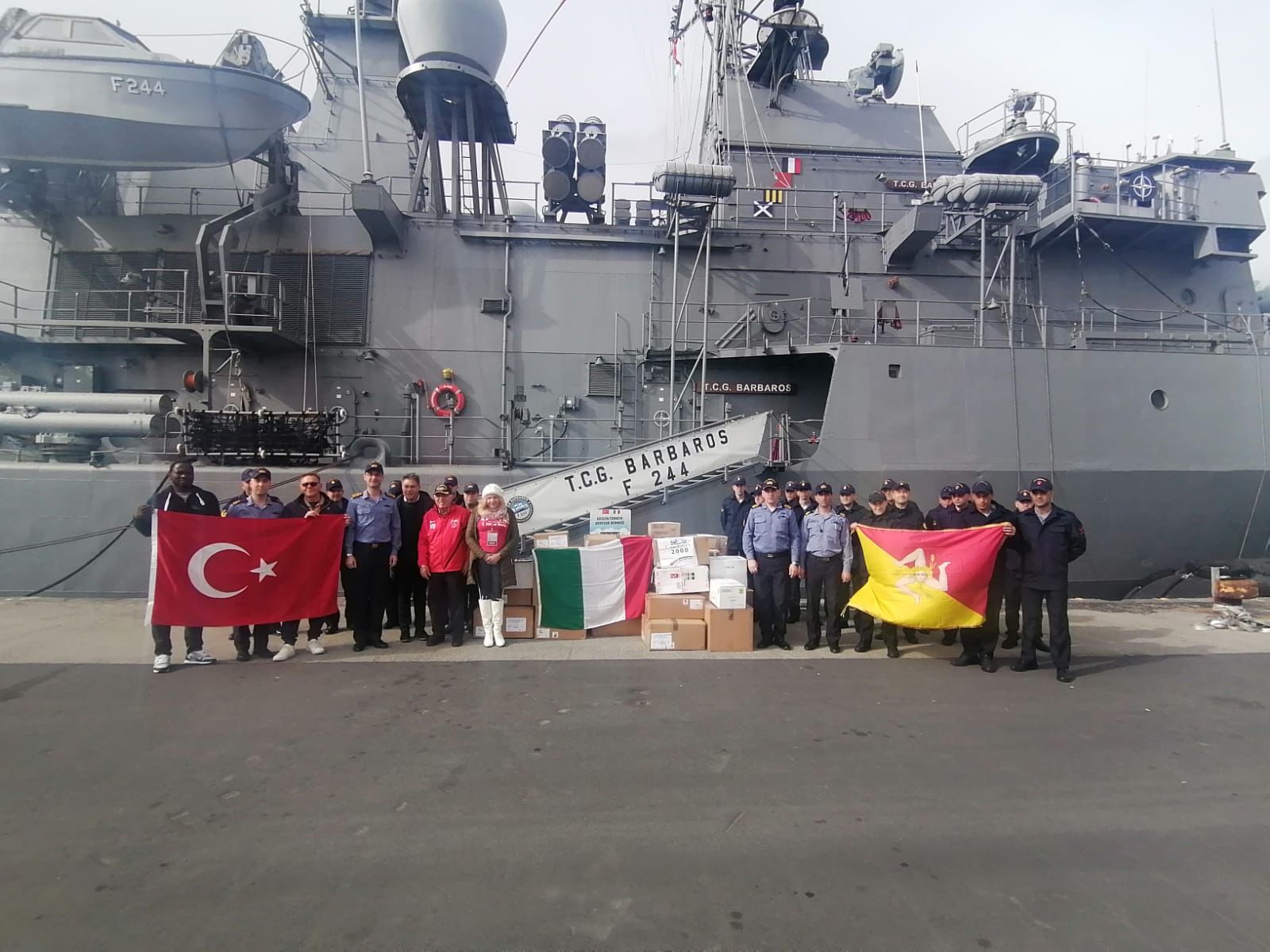 Consegnati al porto di Catania indumenti nuovi donati dalla catena Primark per le popolazioni terremotate di Turchia e Siria
