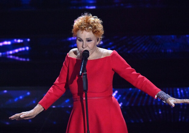 Sanremo 2023, Emoziona Ornella Vanoni Sul palco i suoi successi