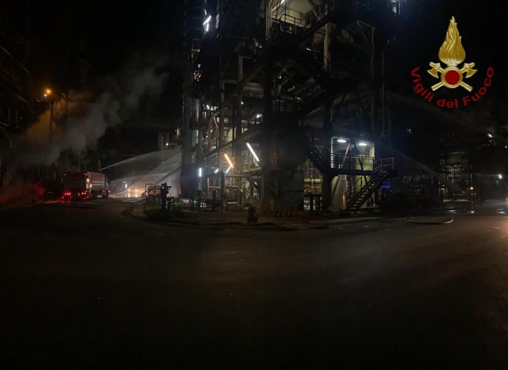 Unità 1000, raffineria sud Isab Lukoil: “Indagini interne sulle cause dell’incendio”
