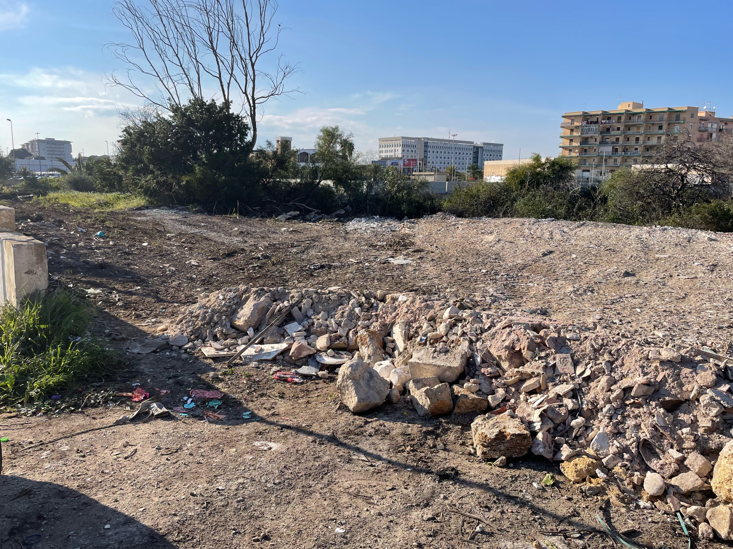 Siracusa- Discarica a cielo aperto Via Mazzanti