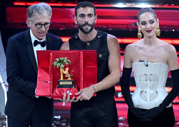 Sanremo – Mengoni trionfa al Festival In tv 12,2 milioni e il 66%