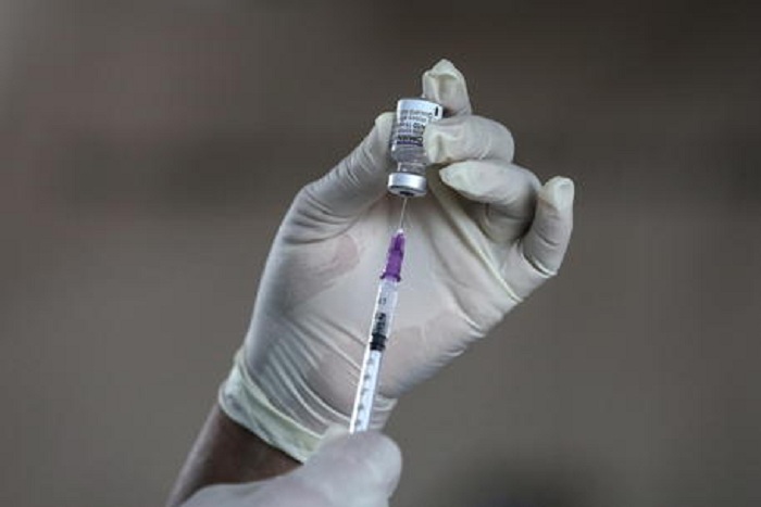 Covid –  Politico, ‘I Paesi Ue hanno buttato via vaccini per 4 miliardi’
