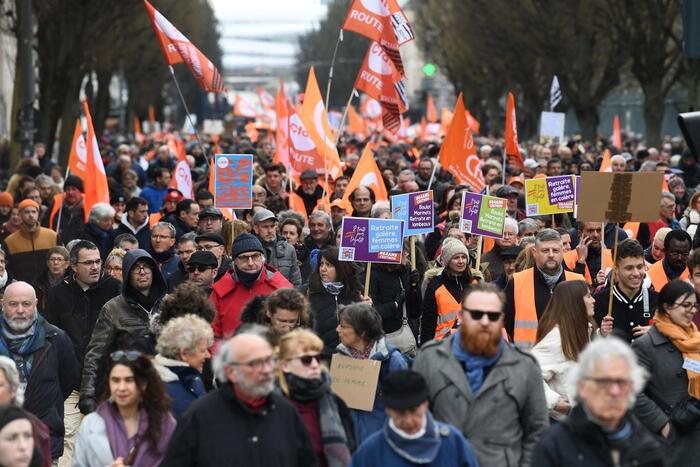 Francia: “pesanti” proteste contro riforma pensioni
