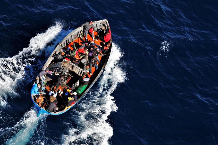 Maxi sbarco di migranti a Roccella Ionica. Il ministro Salvini: “Italia sotto attacco”