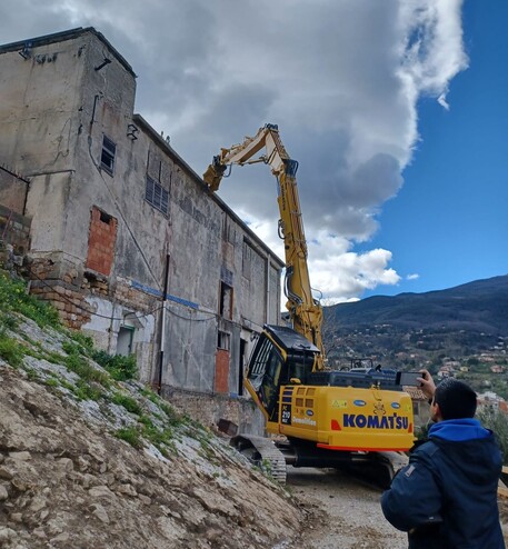 Castelbuono (PA) – inizia tra i malumori la demolizione del cine-teatro “Le Fontanelle”