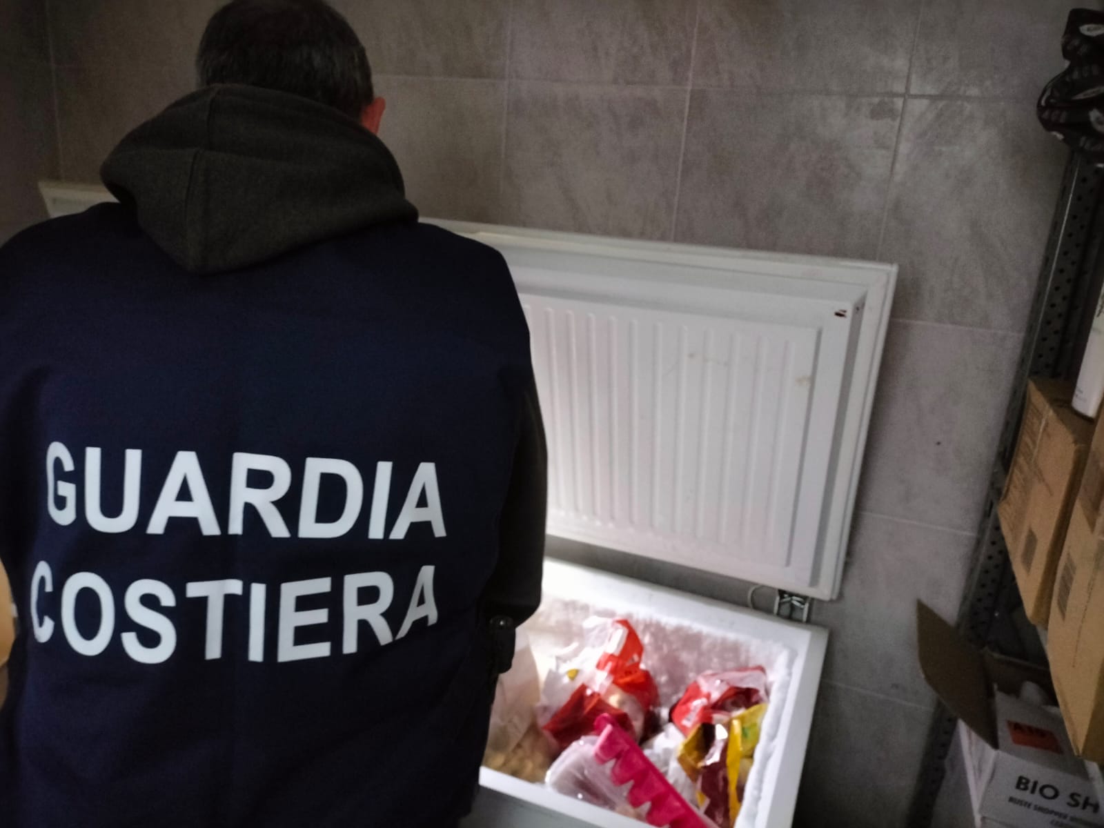 Pesce senza tracciabilità e gravi carenze igienico sanitarie: chiuso ristorante a Siracusa.