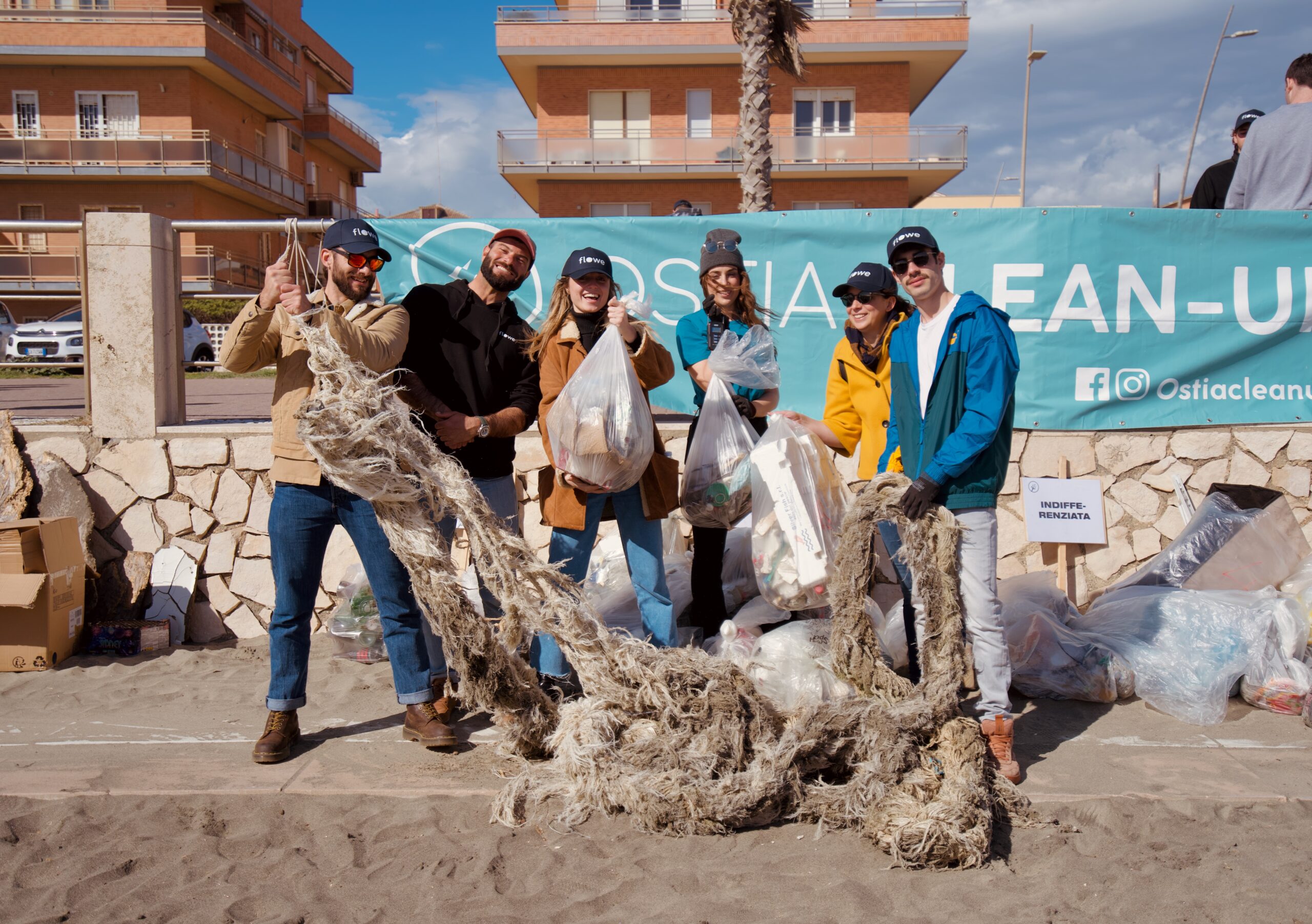 Flowe, raccolte  80 kg di rifiuti sulle coste di Ostia   