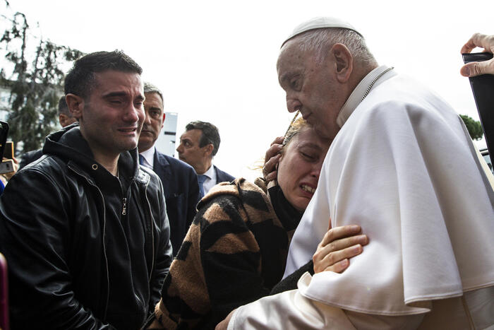 Vaticano – Il Papa ha lasciato l’ospedale ‘Sono ancora vivo’