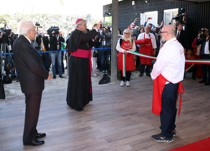 L’inaugurazione – PizzAut apre a Monza, ‘Mattarella, sei uno di noi’