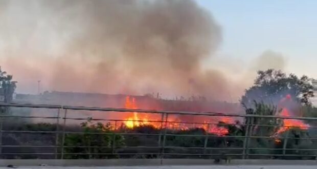 Siracusa- Grosso incendio in viale Paolo Orsi lambisce impresa edile