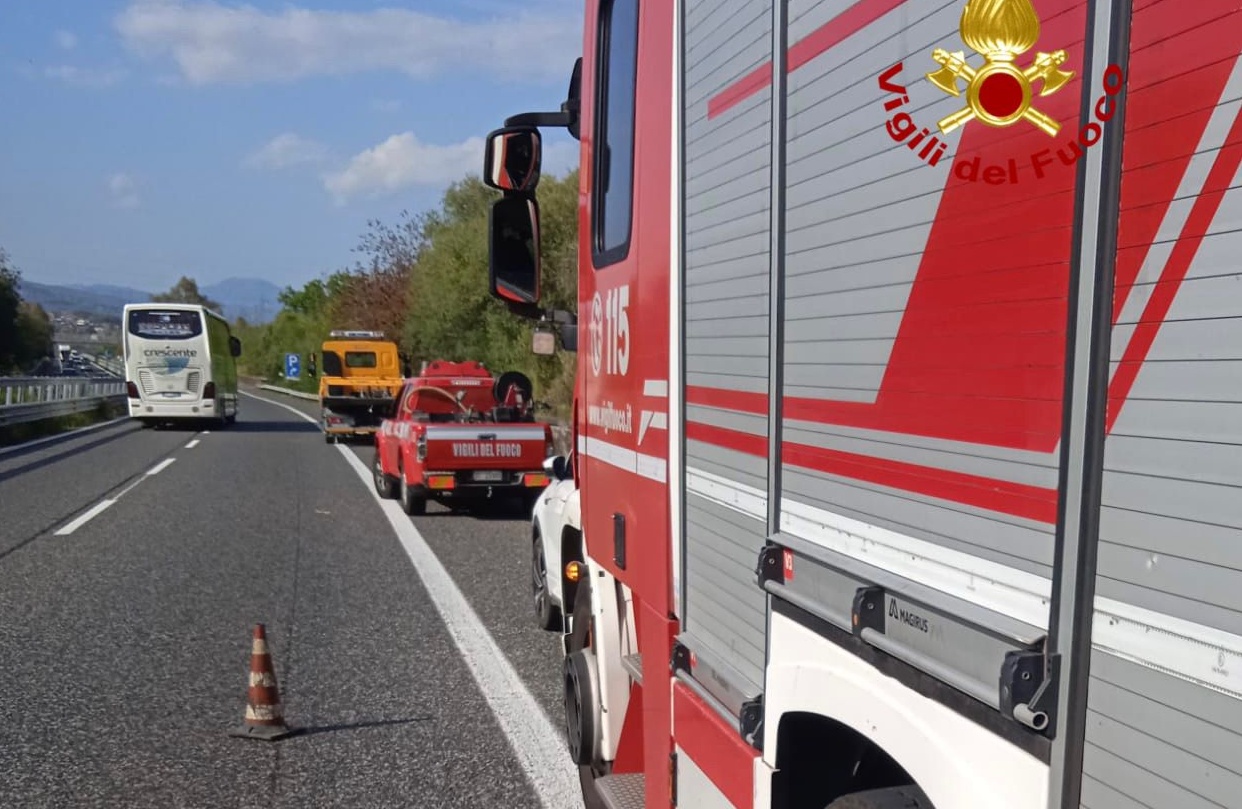 Incidente stradale sulla A18 al km 65, tra Acireale e Giarre, in direzione Messina: un ferito