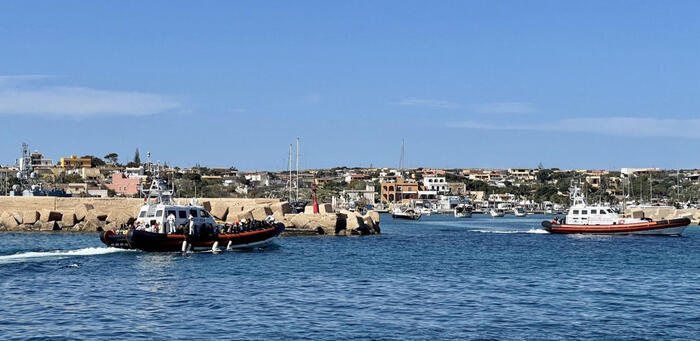 Cronaca – Migranti: sbarchi a Lampedusa, anche un cadavere