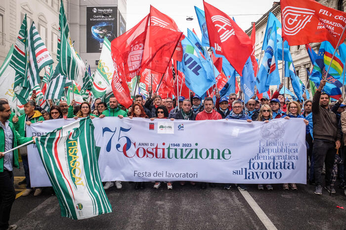 La manifestazione nazionale – ‘Fondata sul lavoro’ I sindacati sfilano a Potenza