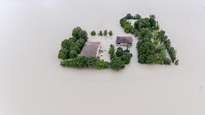 Alluvione in Emilia Romagna – Anche domani è allerta rossa, scuole chiuse Il 23 Cdm sull’emergenza, sono 9 le vittime