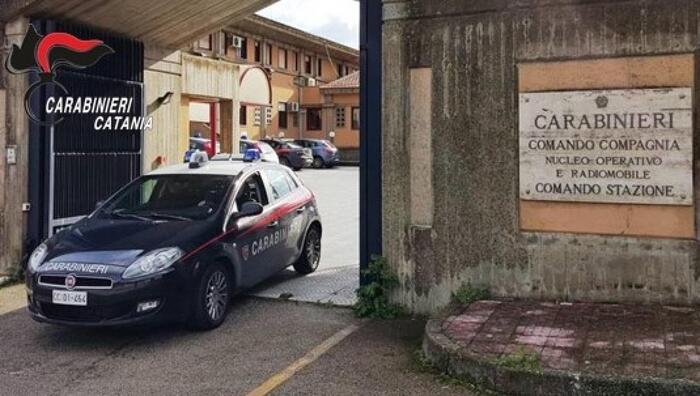 Gravina di Catania – Entra in casa di estranei e viene scambiato per ladro, tre feriti – Azione di una persona psicologicamente fragile.