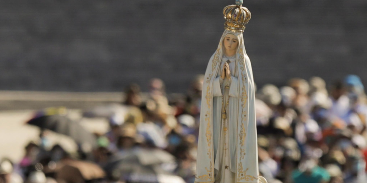 Floridia – Cade la statua della Madonnina di Fatima, ferito devoto