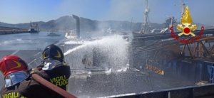 Termini Imerese, incendio al porticciolo dell'Acquasanta
