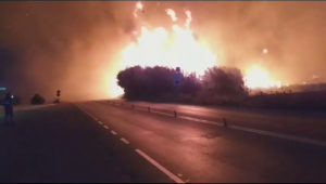 Incendio a Targia  Siracusa , bloccata ex114  ambi i lati - Video