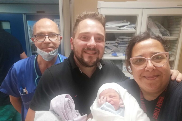 Bimbo nasce in ambulanza nel tragitto verso Caltanissetta, il piccolo si chiama Francesco