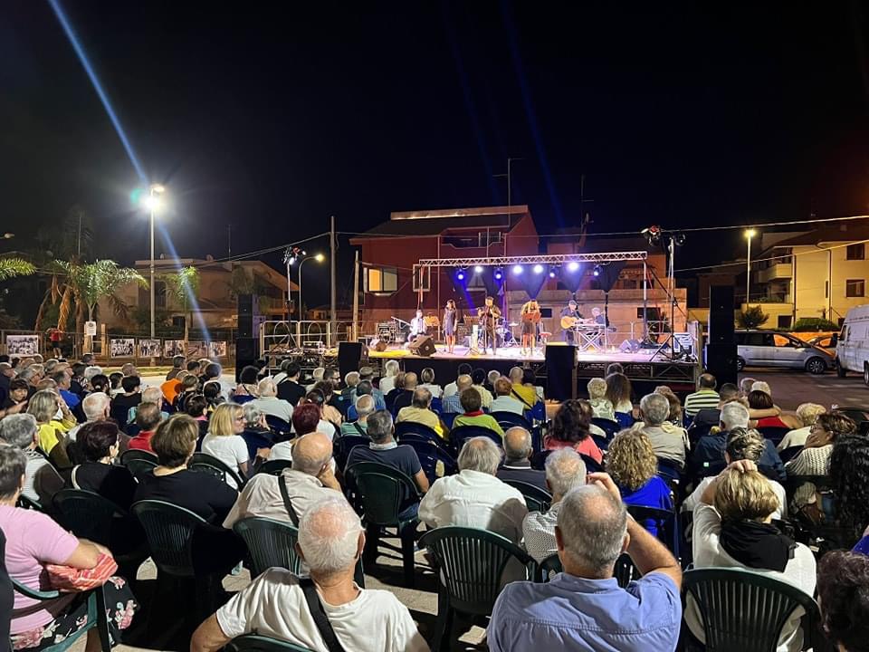 Priolo in Festa – Un viaggio tra folclore, cultura e tradizione siciliana ieri sera in piazza dell’Autonomia Comunale