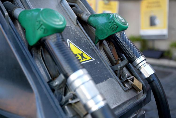Carburanti, oggi prezzi benzina in rialzo