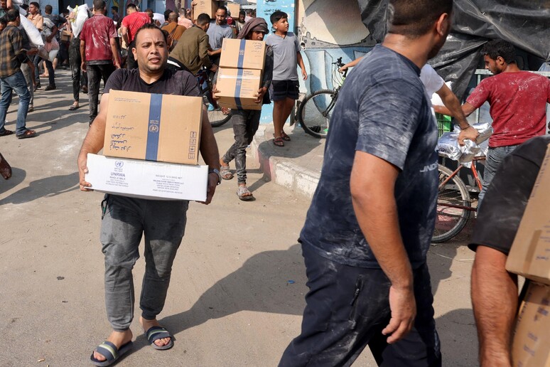 Medio Oriente – Scontri tra miliziani e soldati A Gaza arresti dopo i saccheggi ai magazzini di cibo dell’Onu