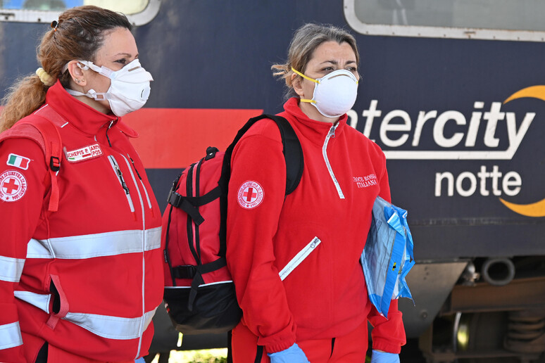 Incidente ieri notte – Locomotore urta convoglio in stazione Messina, 19 contusi