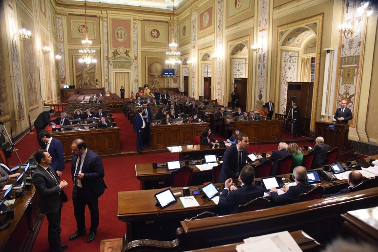 Deputati FdI abbandonano Aula Sicilia, tensione Centrodestra