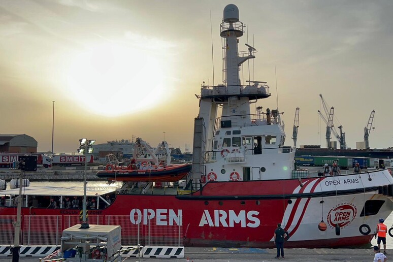 Migranti, fermo amministrativo per la Open Arms a Crotone – Avrebbe ostacolato una motovedetta libica