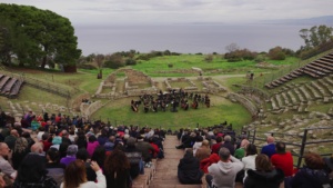 Un triofo di luce, musica, mito:il gran concerto di capodanno al teatro greco di Tindari