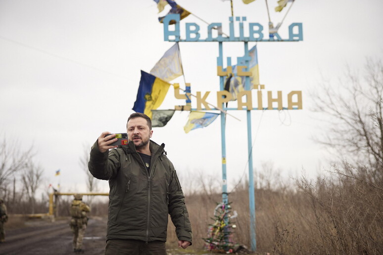 Zelensky, ‘ritiro da Avdiivka per salvare le vite dei soldati’