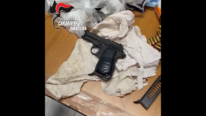 Siracusa, smantellato gruppo criminale debita a reati di droga e armi: arrestate sei persone – Video