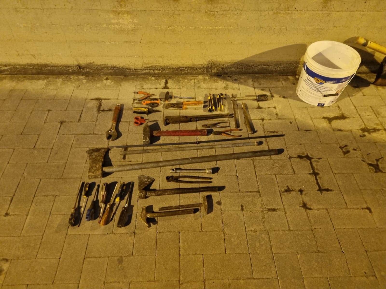 Modica, scoperti che abbonavano rifiuti pericolosi: Denunciate due persone