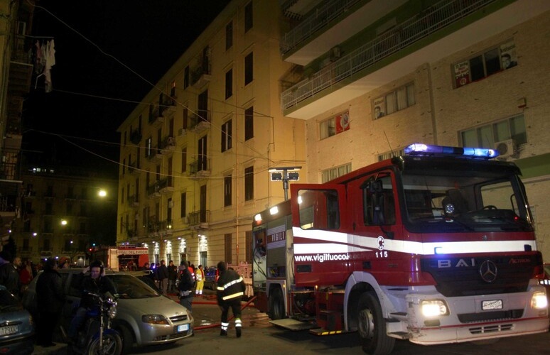 Ottantaseienne muore folgorata a Palermo, in fiamme la sua abitazione