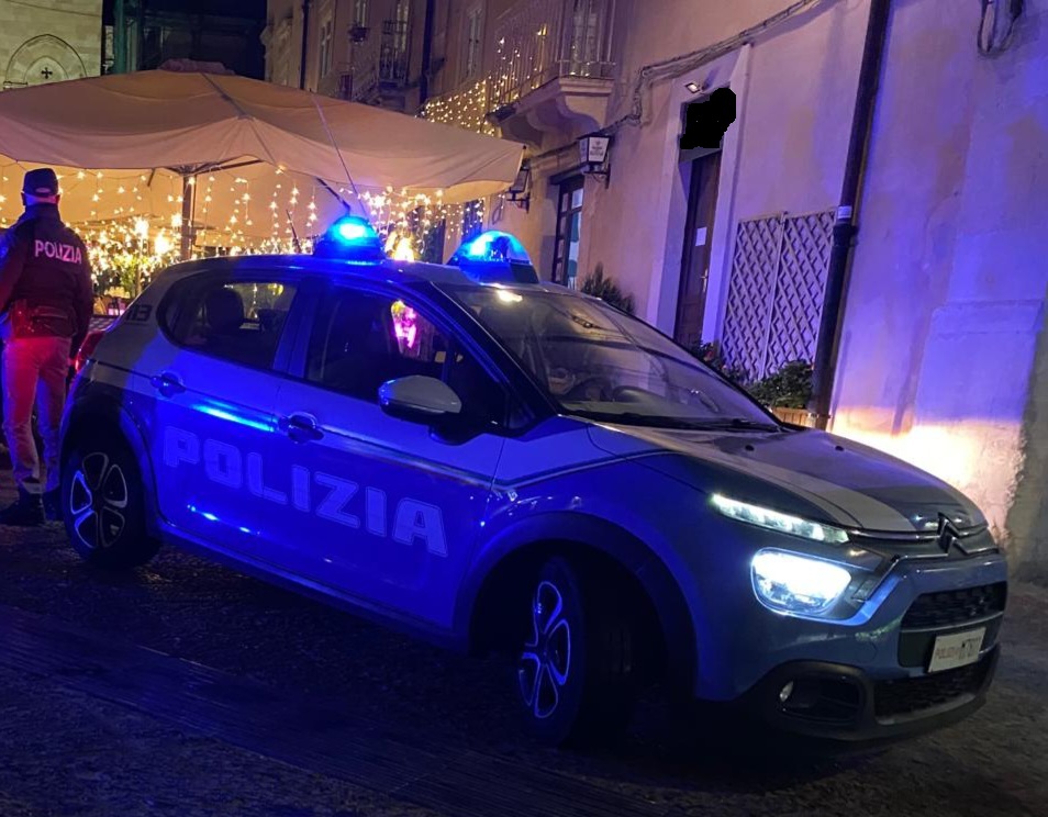 Siracusa, giro di vite contro chi utilizza telefonini durante la guida nei ritrovi della movida