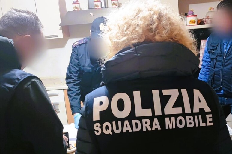 Caltanissetta, spaccio di cocaina e pestaggi nei confronti di chi non pagava: 10 arresti
