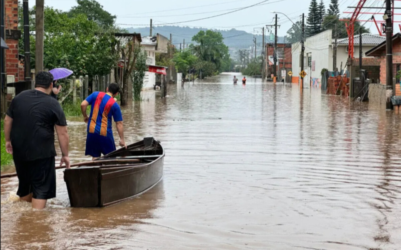 Situazione caotica in Brasile, le inondazioni devastano il territorio: almeno 25 morti