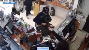 Siracusa, tentate rapine ai danni di esercizi commerciali: arrestato rapinatore