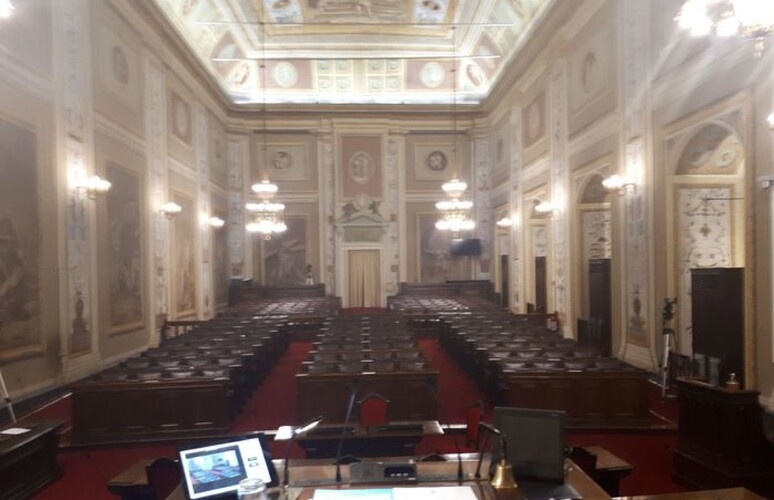 Multa di 180 euro ai deputati assenti durante le votazioni dell’Assemblea siciliana