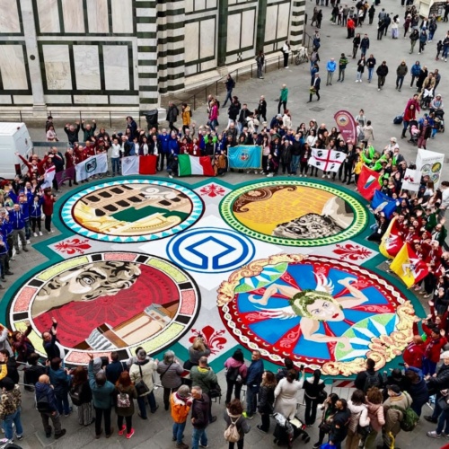 In piazza Duomo a Firenze  un tappeto monumentale realizzato con il contributo di CulturArte Noto