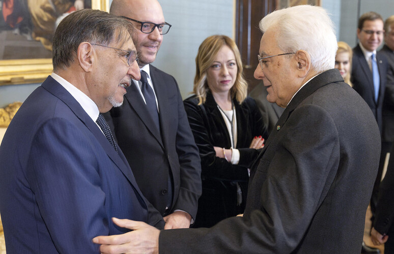 Caso foto postata a testa in giù – Solidarietà di Mattarella a La Russa. Lui ‘grazie presidente’